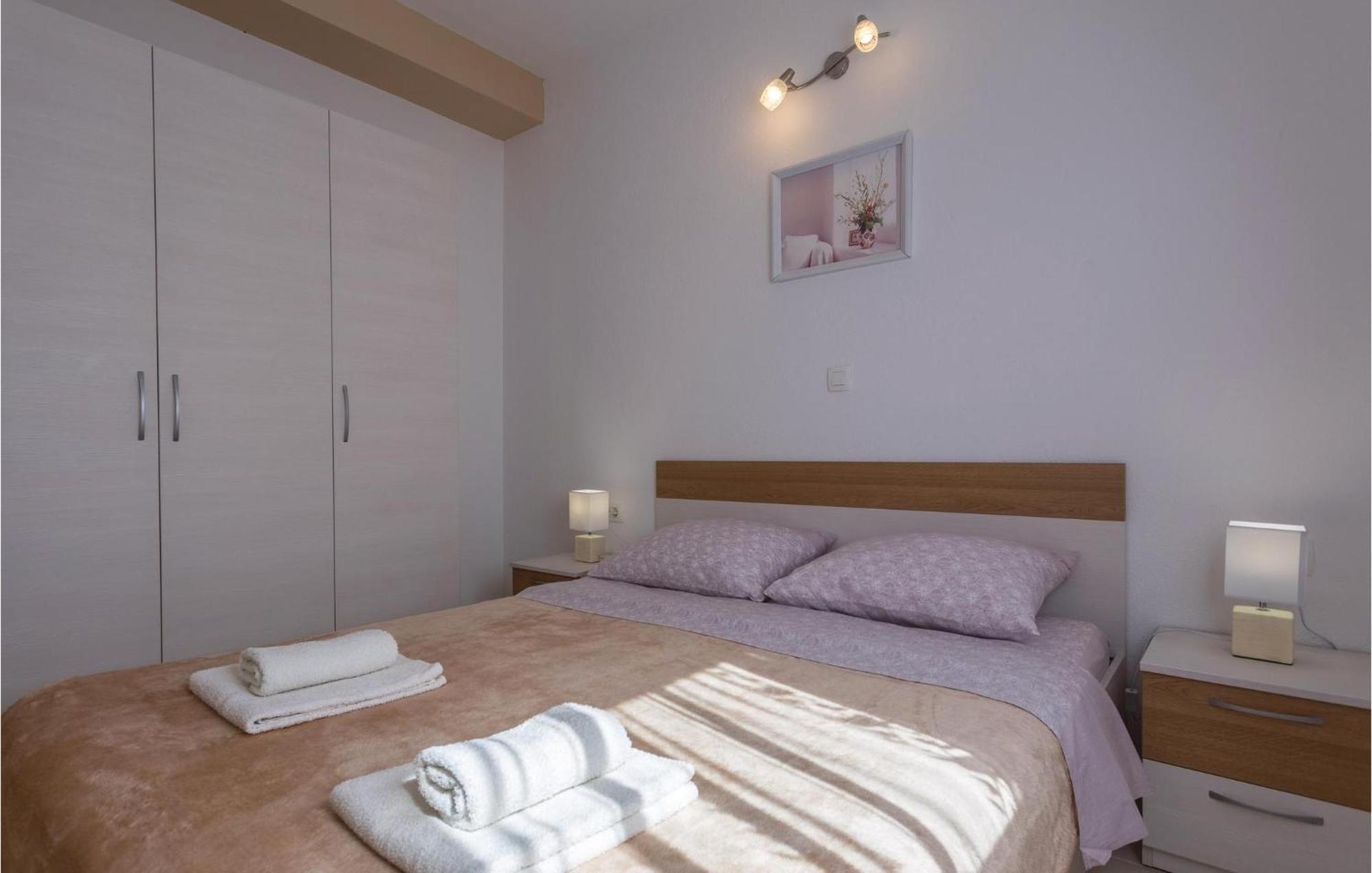 1 Bedroom Lovely Apartment In Komarna Klek Luaran gambar