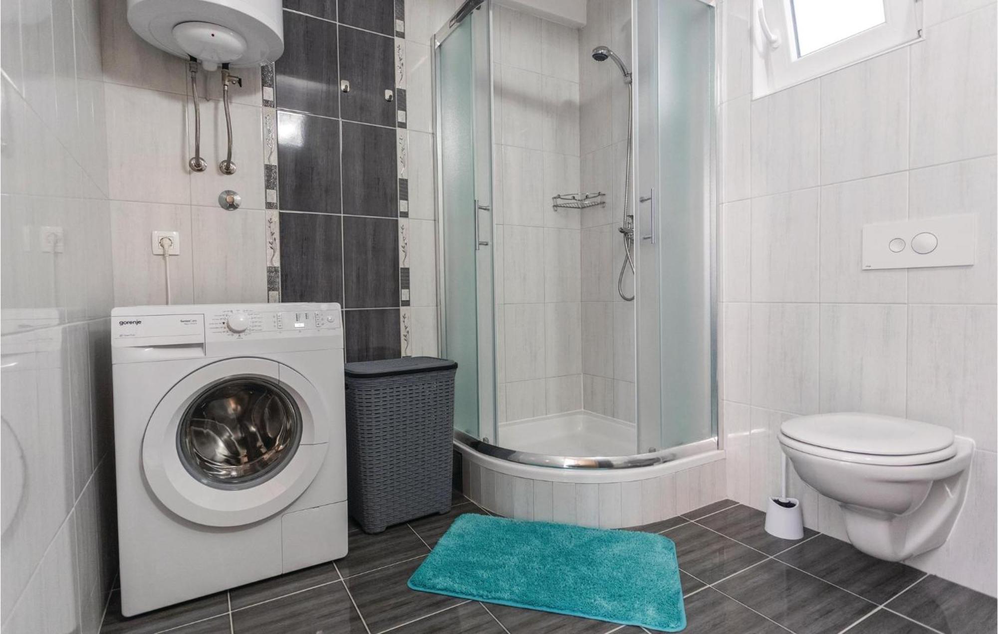 1 Bedroom Lovely Apartment In Komarna Klek Luaran gambar