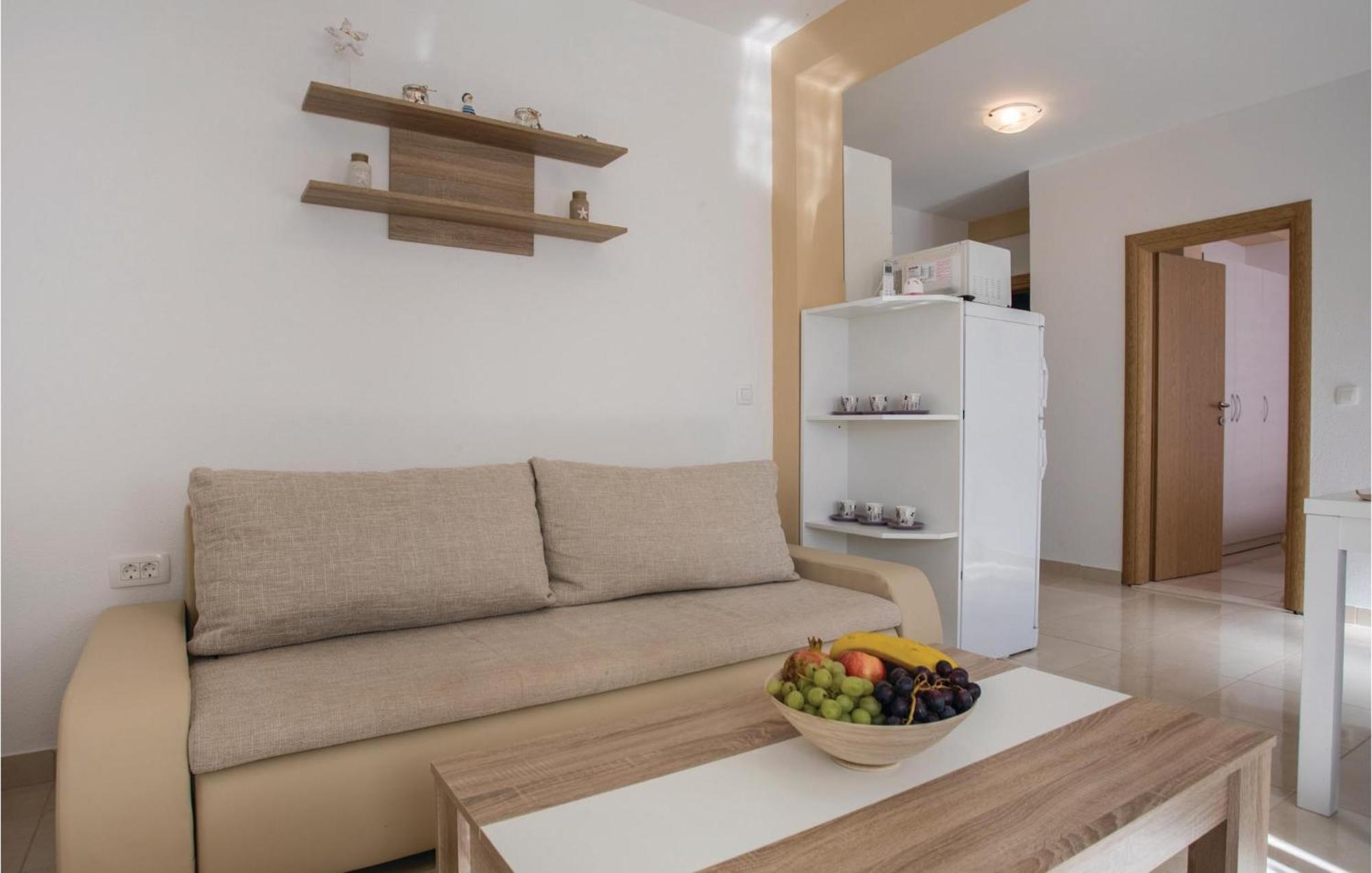 1 Bedroom Lovely Apartment In Komarna Klek Luaran gambar