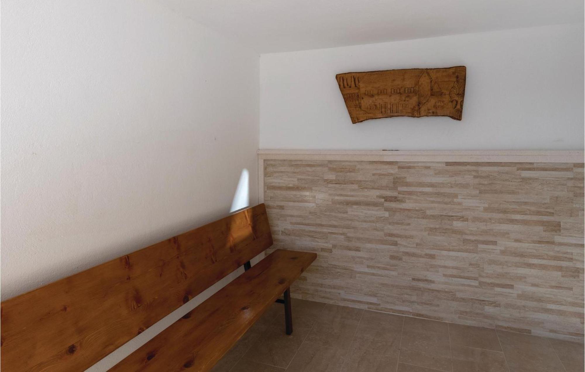 1 Bedroom Lovely Apartment In Komarna Klek Luaran gambar